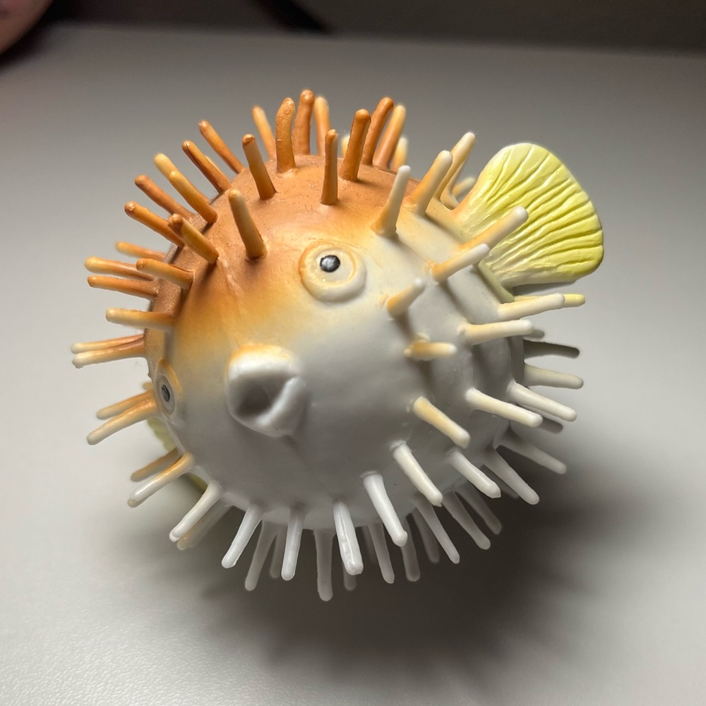❤️ Plastic Pufferfish - Picture 2 of 3